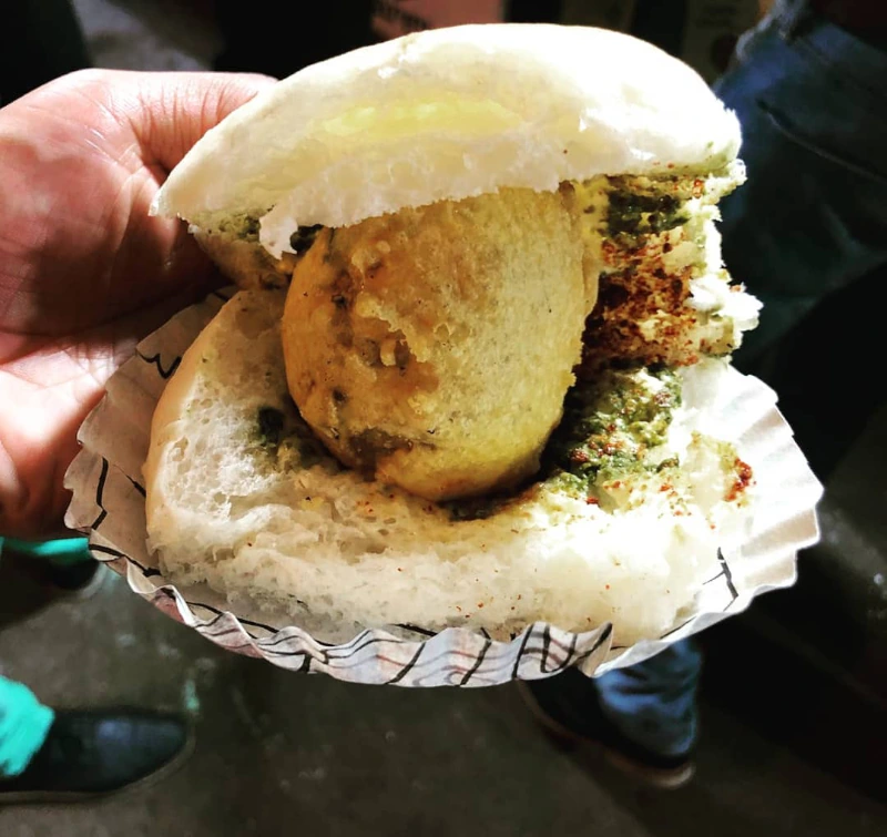 Dheeraj Vada Pav (Vile Parle)