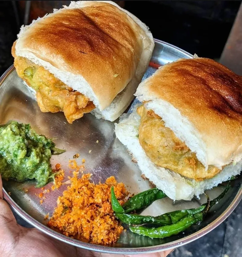 Shivaji Park Vada Pav : Jai Maharashtra (Shivaji Park : Dadar area)